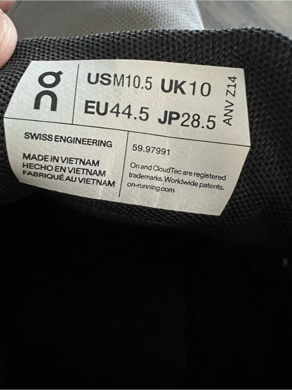 On Running Men's Athletic Sneakers in Gray with Cream Pull Tabs; Cloud 5
